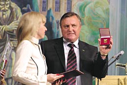 Вручение грамоты А. А. Котвицкой